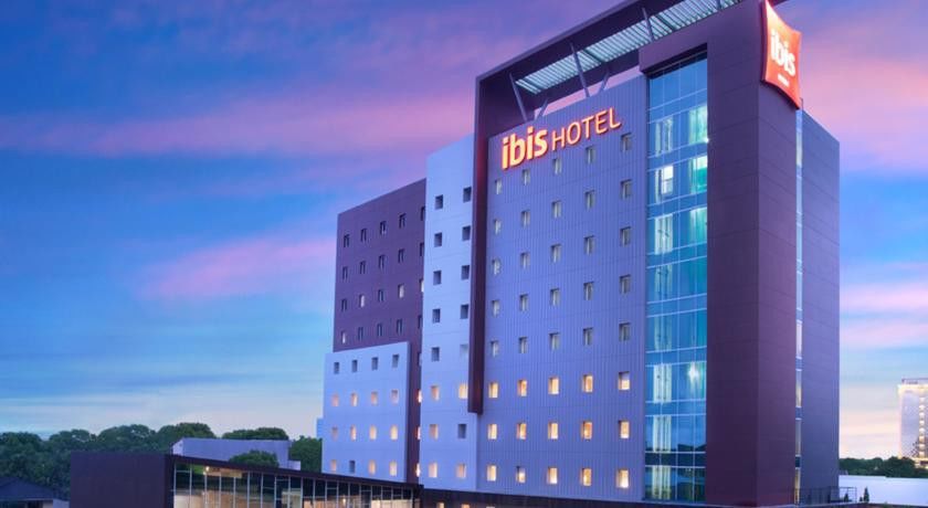 Ibis Makassar City Center Hotel Exterior photo